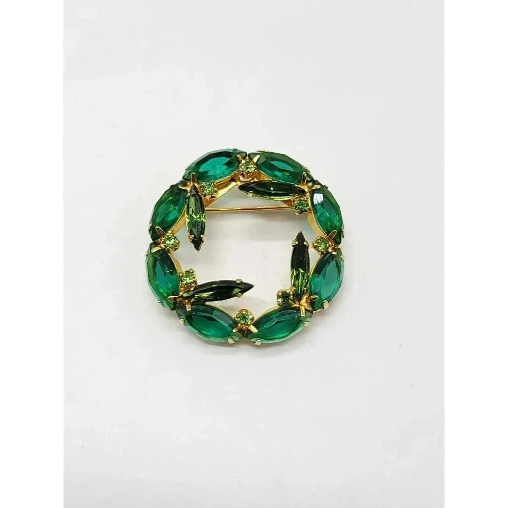 Green Glass Rhinestone Open Back Wreath Brooch Vintage Gold Tone